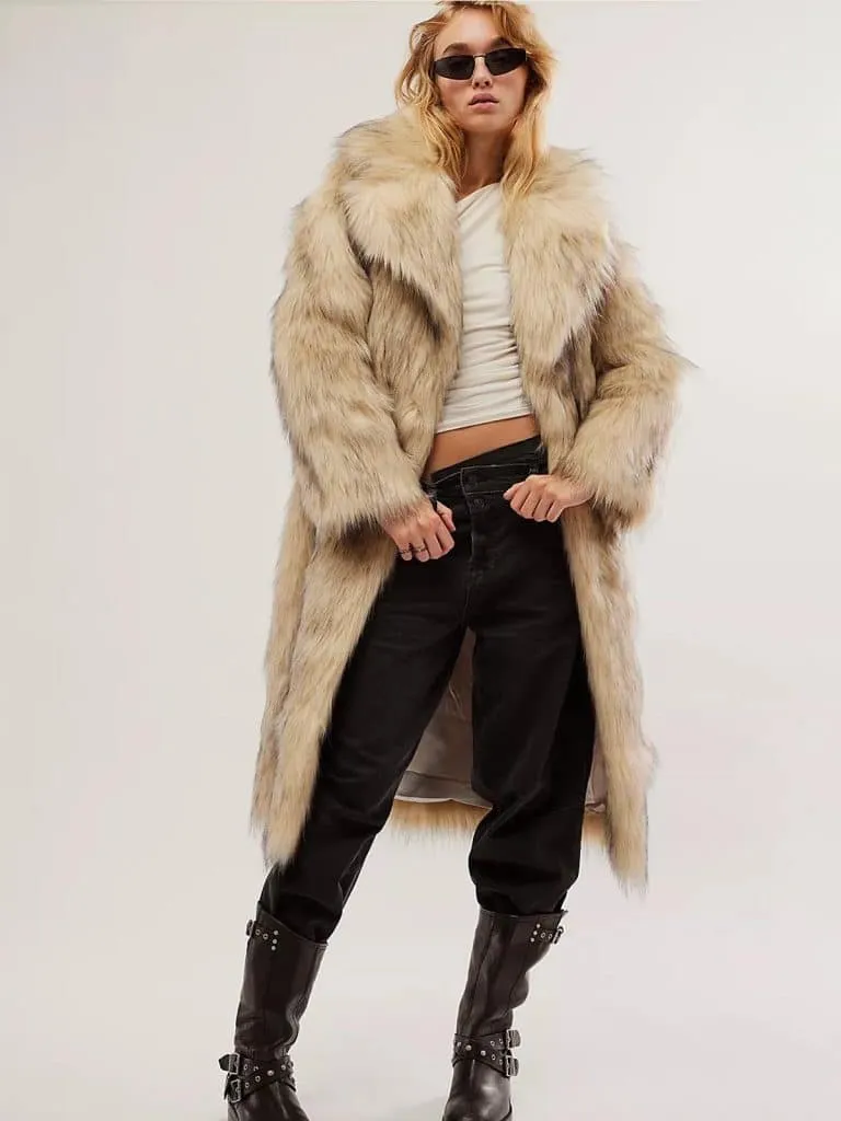 fur coat
it girl coat
fall/winter coat
