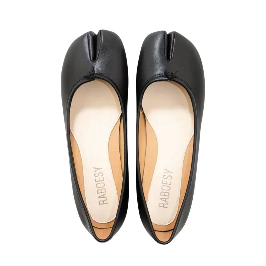 Rabosey Tabi Ballet Flats in black