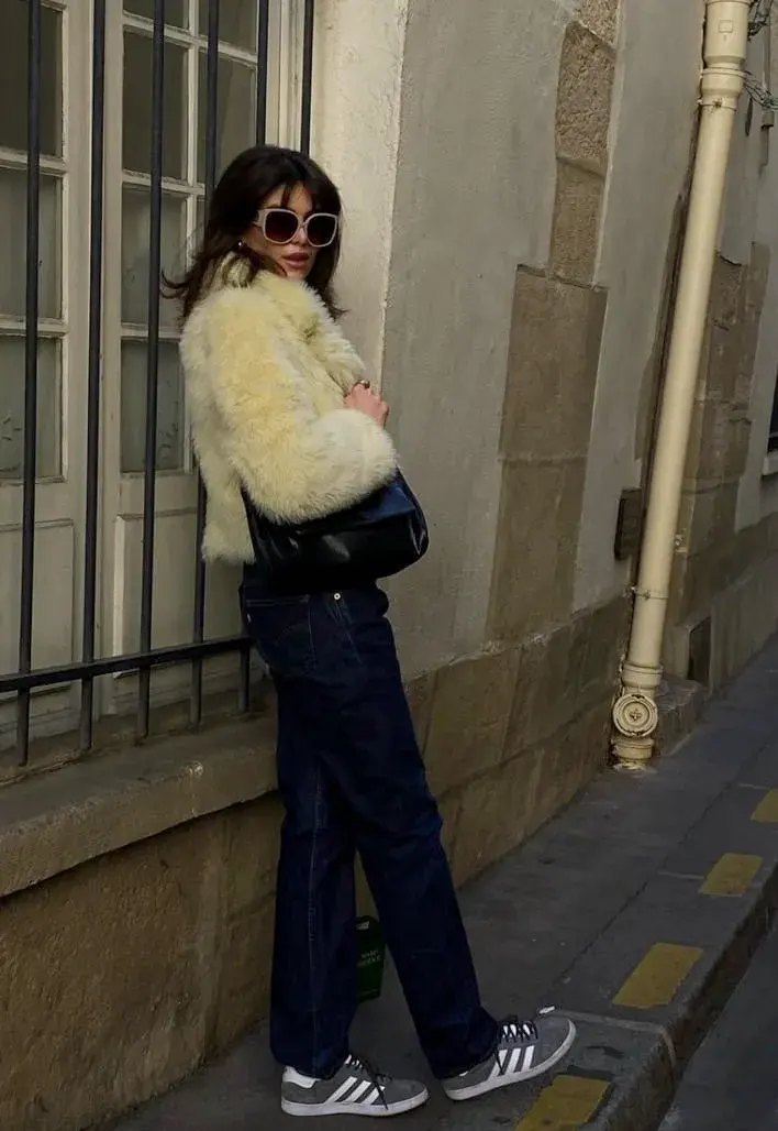 @AGNESKAMINSKI TALKS PARIS CAFES, YOGURT BOWLS, AND STYLING A WHITE TEE