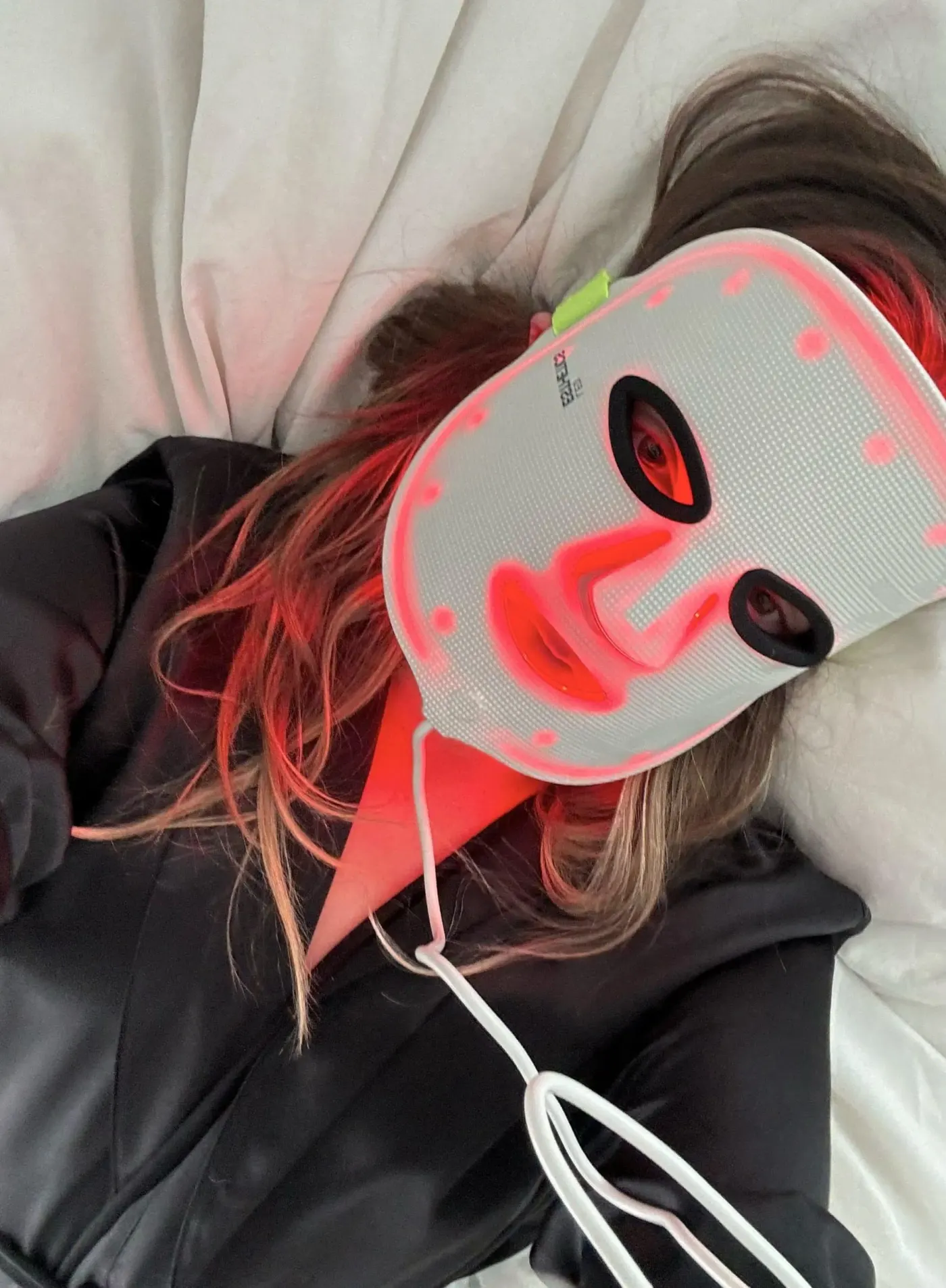 IT- GIRLS LATEST SKINCARE MUST-HAVE: THE LED MASK