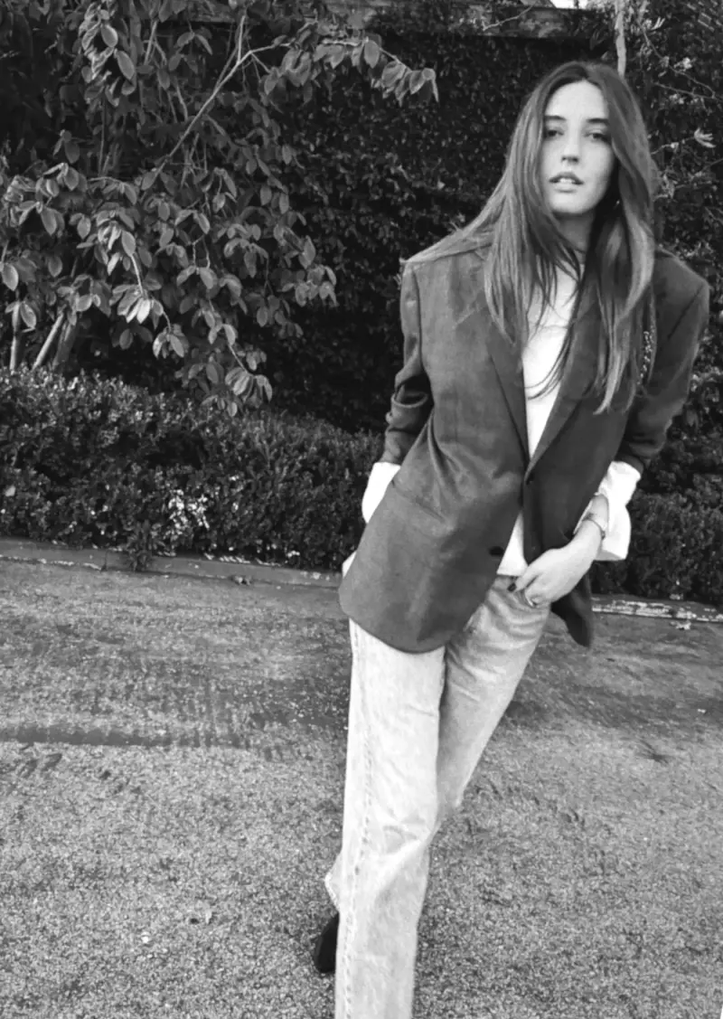 THE HALF-TUCK AND OTHER STYLING MOVES THAT SIGNAL YOU KNOW THINGS